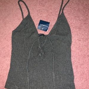 Brandy Melville cropped top - NWT